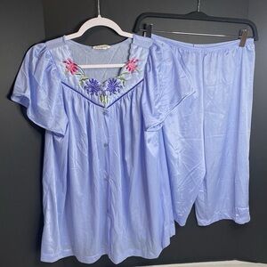 Vintage Vanity Fair Women's Pajama Set. Short Sleeve Shirt Shorts Nylon Blue M